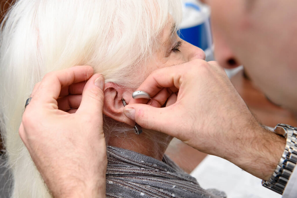 how to clean hearing aids